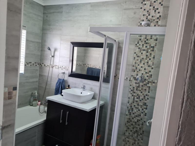 4 Bedroom Property for Sale in Goodwood Central Western Cape